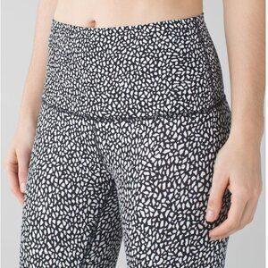 𝅺LULULEMON Wunder Under Crop Hi-Rise in Miss Mosaic Black Size 12 W6HD0S